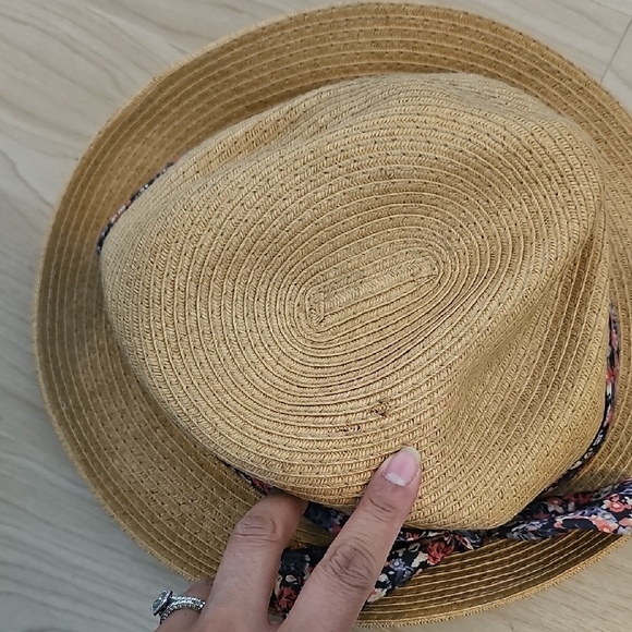 Aritzia Floral Hat - Picture 2 of 4